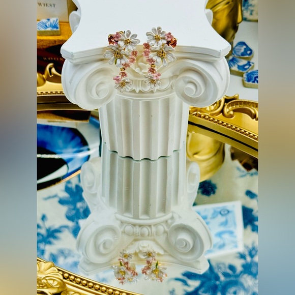 🆕 LES NEREIDES 🧿 NIB Verbena Flower and Round Stone Dangling Earrings - Picture 7 of 16